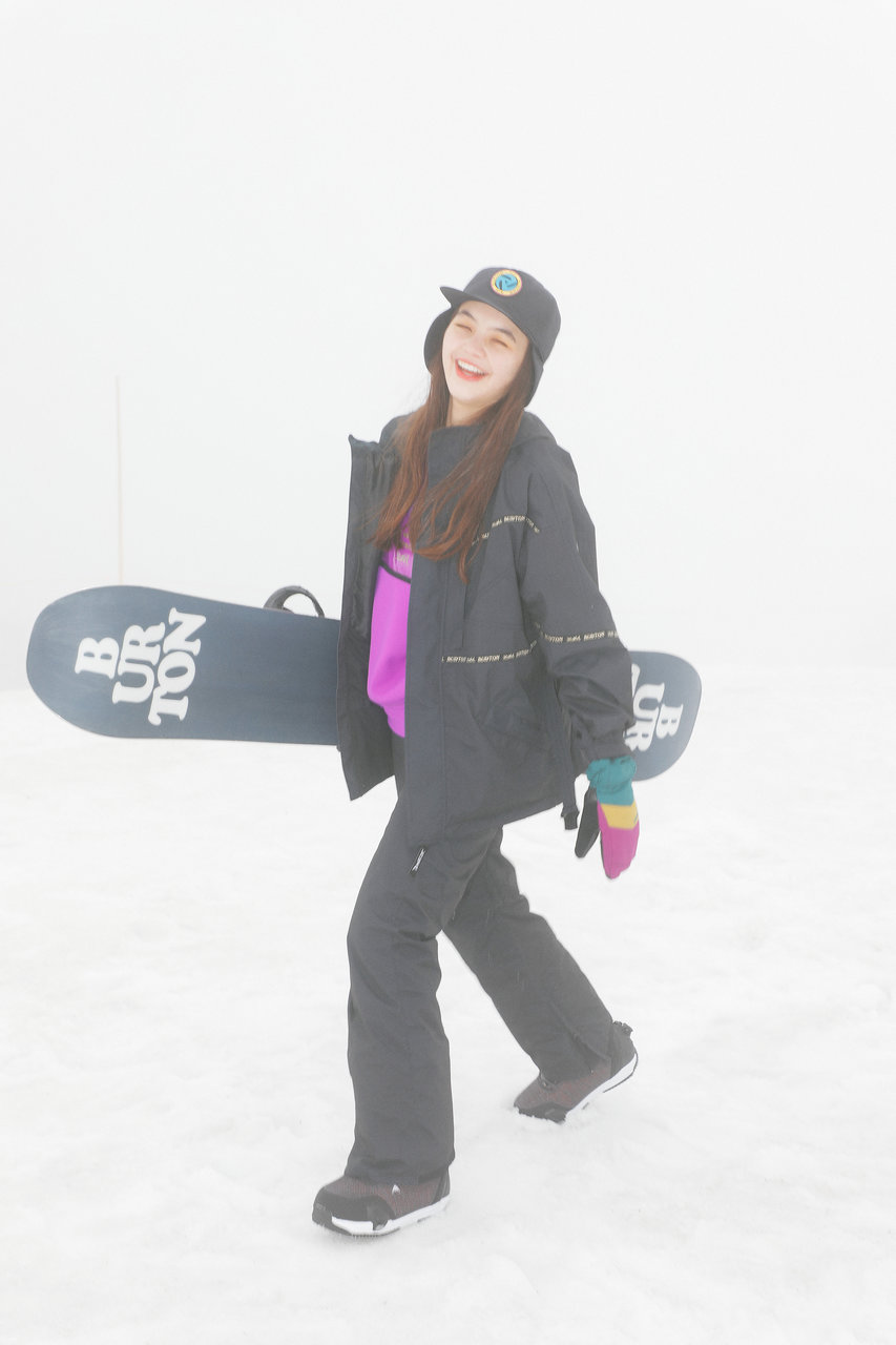 X-girl × BURTONのスノーボードウェアがおしゃれ♡タウンユースでも