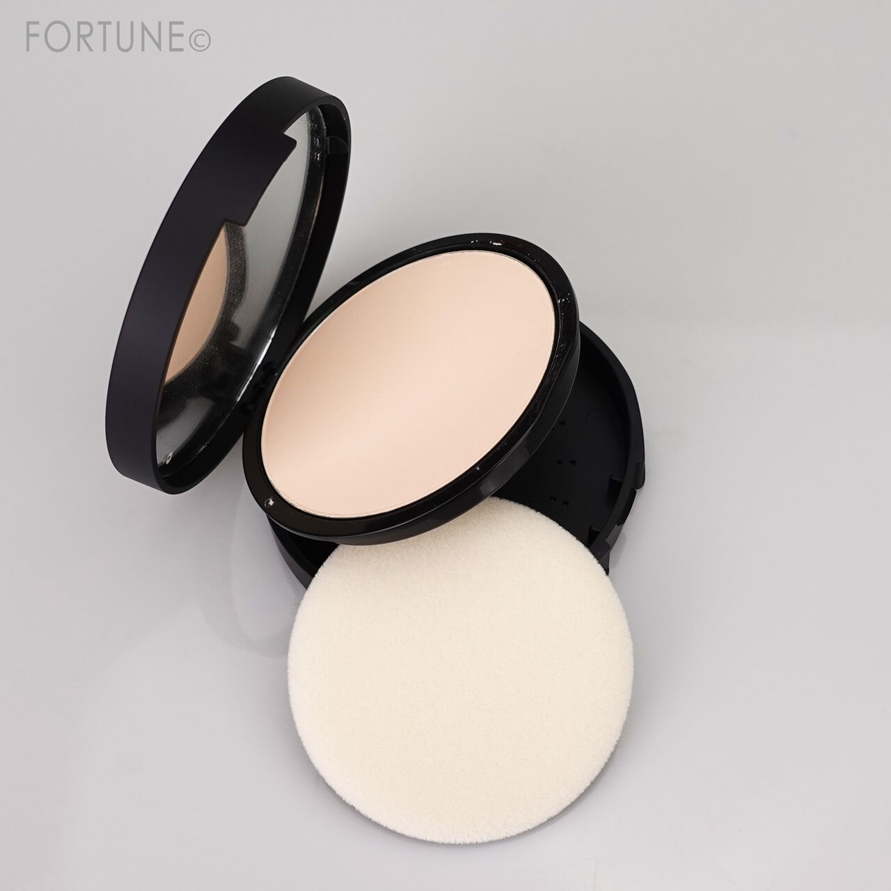 ベアミネラル》2021夏新作 素肌の健やかさを守る×毛穴カバーが叶う