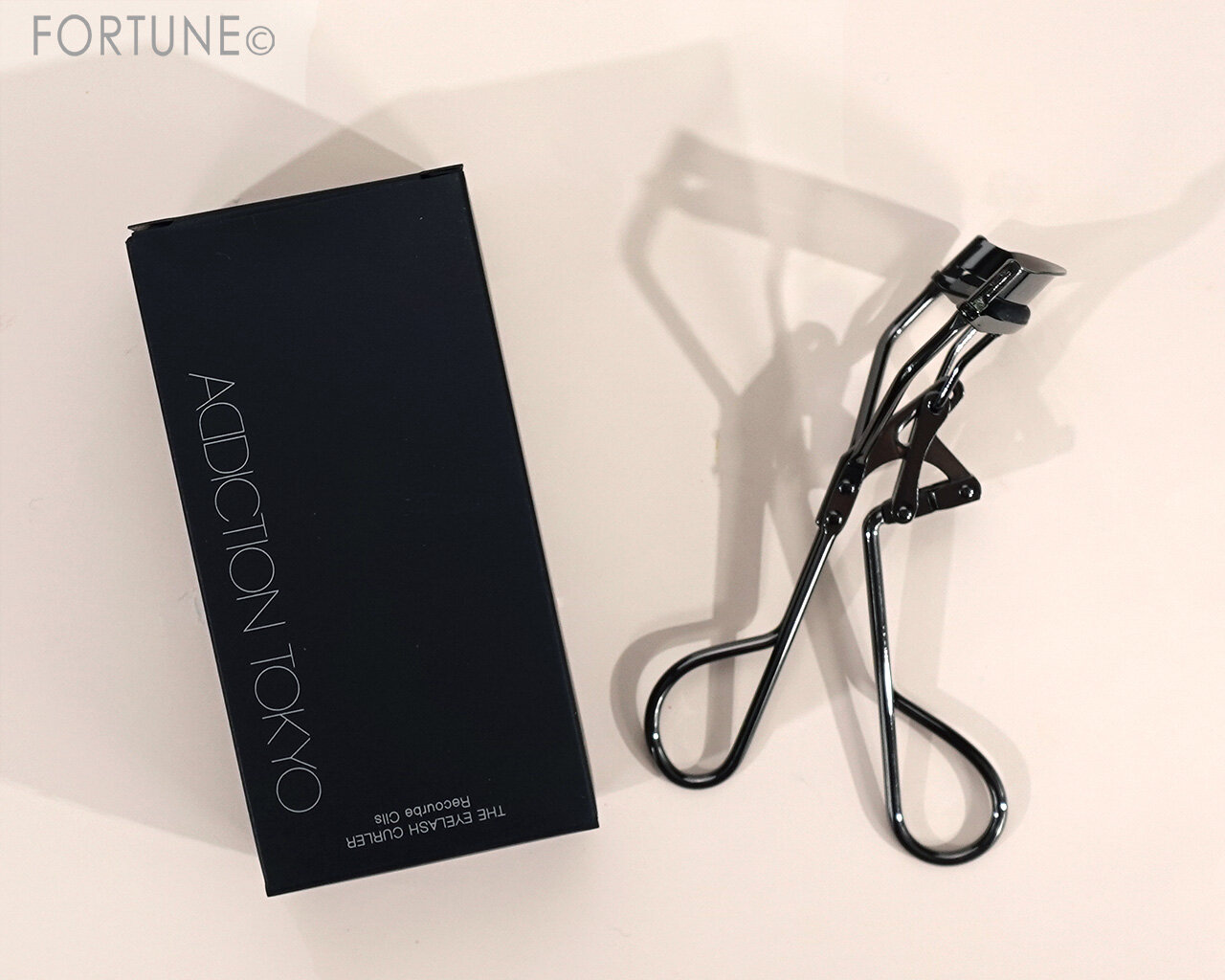 アディクション2024秋コスメ｜人気アイシャドウが進化！“刺繍の世界”が