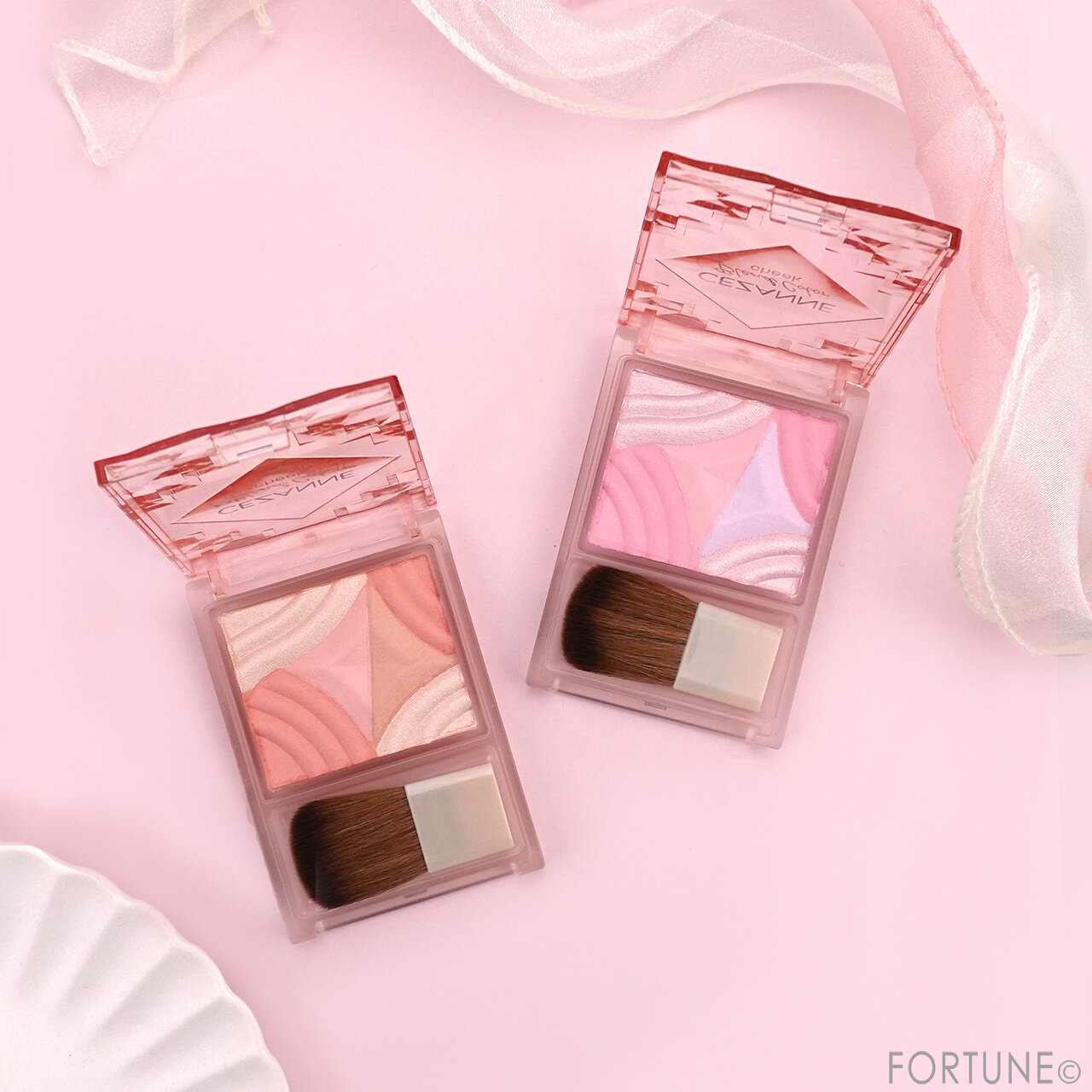 セザンヌ25年春新作コスメ｜艶にもマットにもなる4色グラデチーク