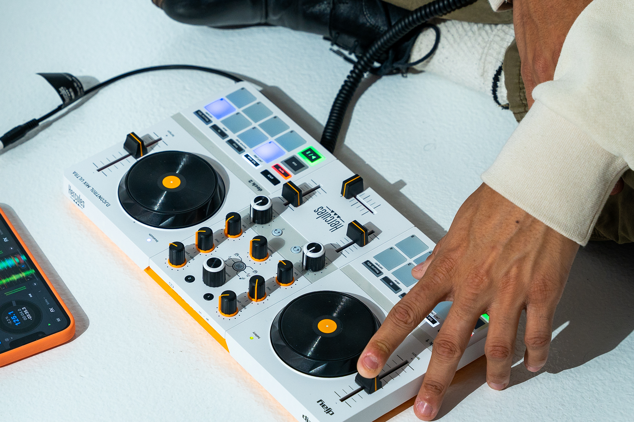 5 key features on the DJControl Mix Ultra that will you get