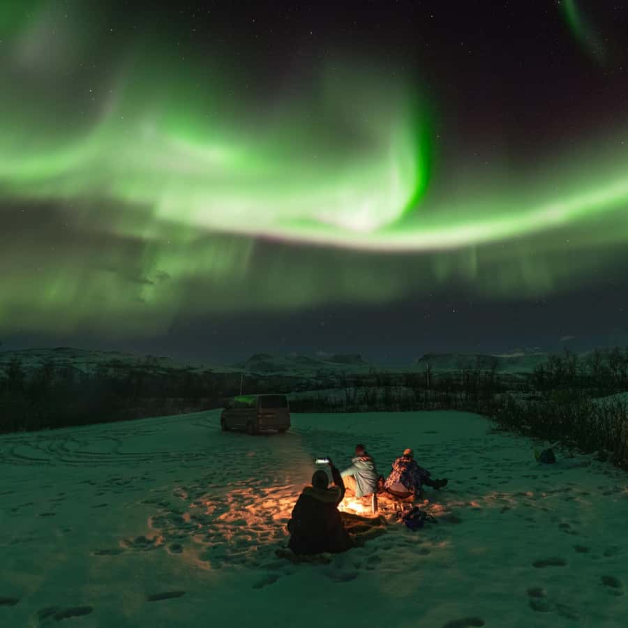 アビスコ：ディナー付きオーロラ写真撮影ツアー | GetYourGuide