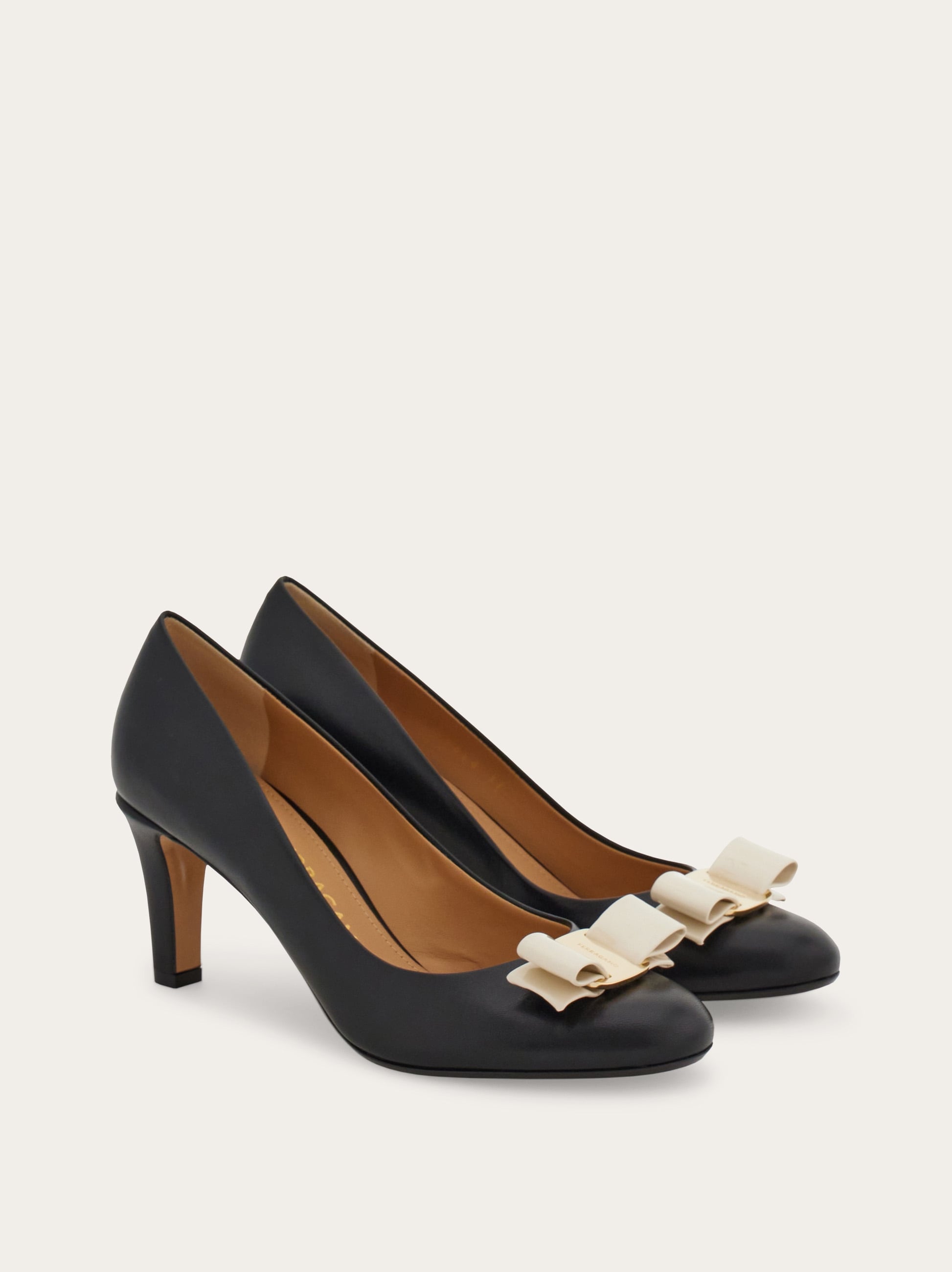 ヴァラ リボン パンプス - ウィメンズ | Ferragamo