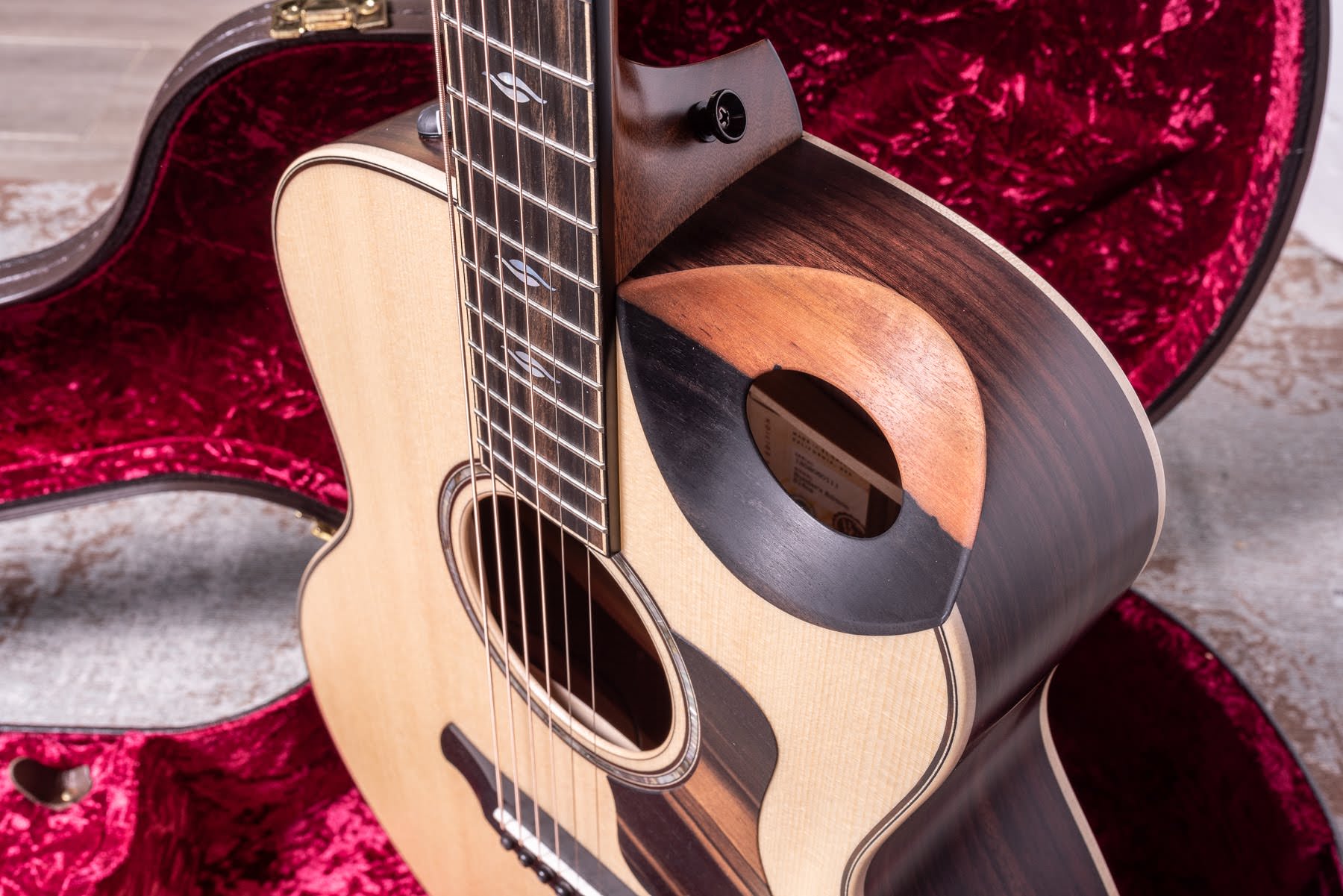 Taylor Builder's Edition 816ce, V-Class