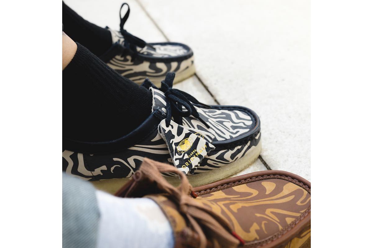 クラークスの大定番「ワラビー」に大胆なデザインのコラボモデルが誕生