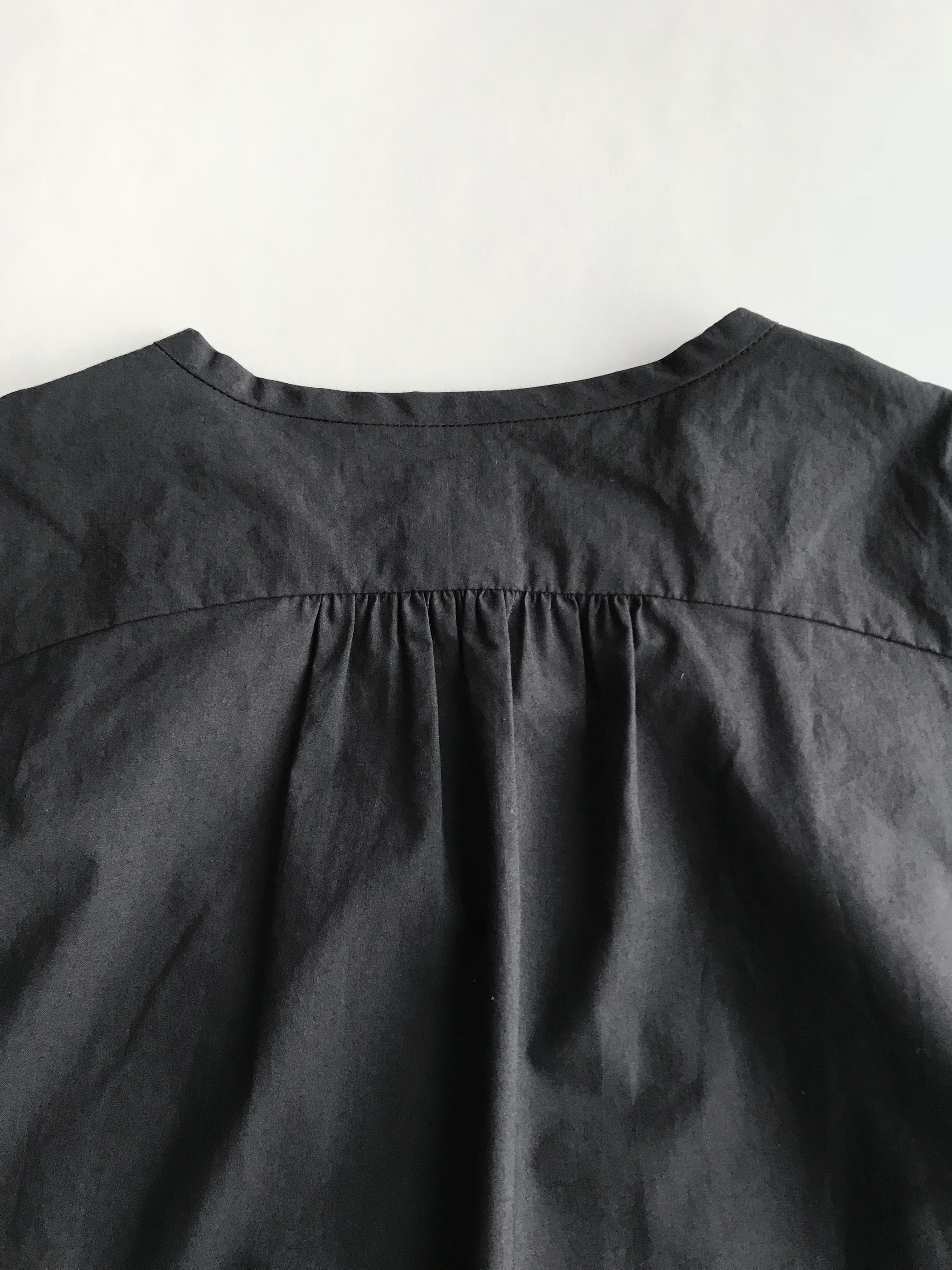 pot and tea | 旧品番：釦たくさんブラウス（ノーカラー）濃グレー