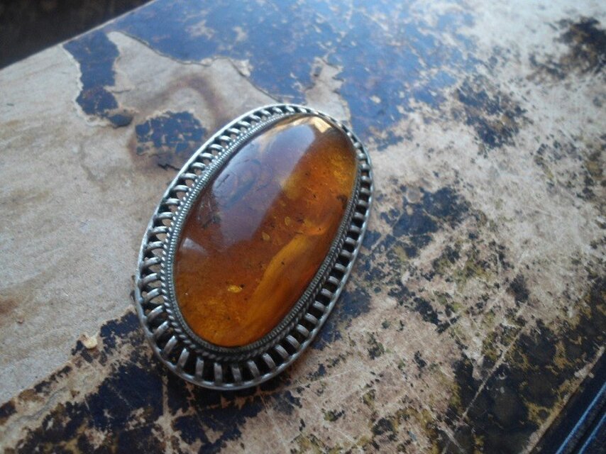 バルチック・アンバー（琥珀）ビンテージ・ブローチ +*北欧