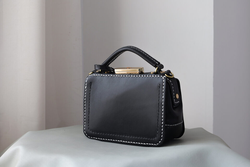 バージョンアップ がま口バッグ 本革手作りのレザーショルダーバッグ