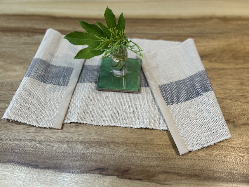 裂き織りのテーブルセンター | iichi 日々の暮らしを心地よくする