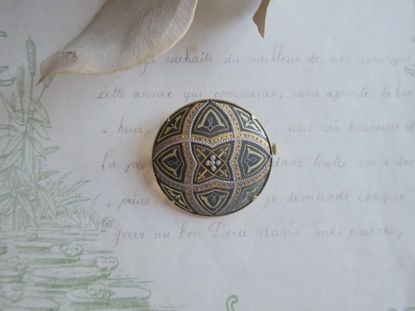 伝統模様のダマスキナードブローチ | iichi 日々の暮らしを心地よく