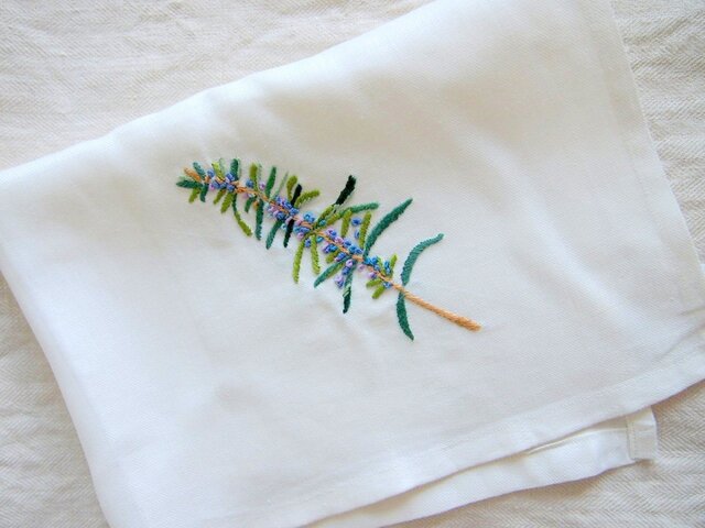 ハーブ（ローズマリー）を刺繍したリネンのマルチクロス | iichi 日々