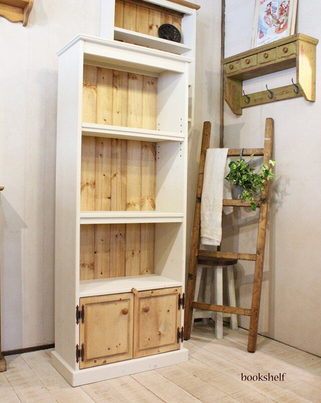 シャビーなブックシェルフ 本棚 アンティークホワイト | iichi 日々の