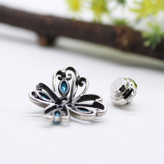 蝶のシルバーブローチ（ピンバッジ） | iichi 日々の暮らしを心地よく