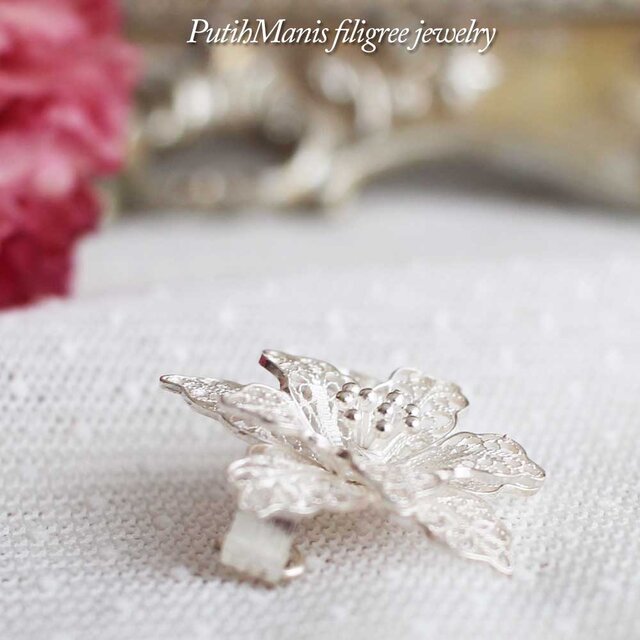 銀線細工の透かしの花びらが美しいお花のブローチ(シルバー/silver925