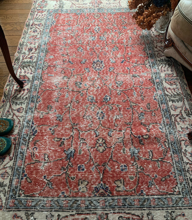トルコラグ シャビーレッド 194×112ボタニカル トルコヴィンテージラグ