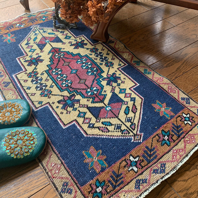 トルコヴィンテージラグ ネイビーブルー プラム 93cm×50cm トルコラグ