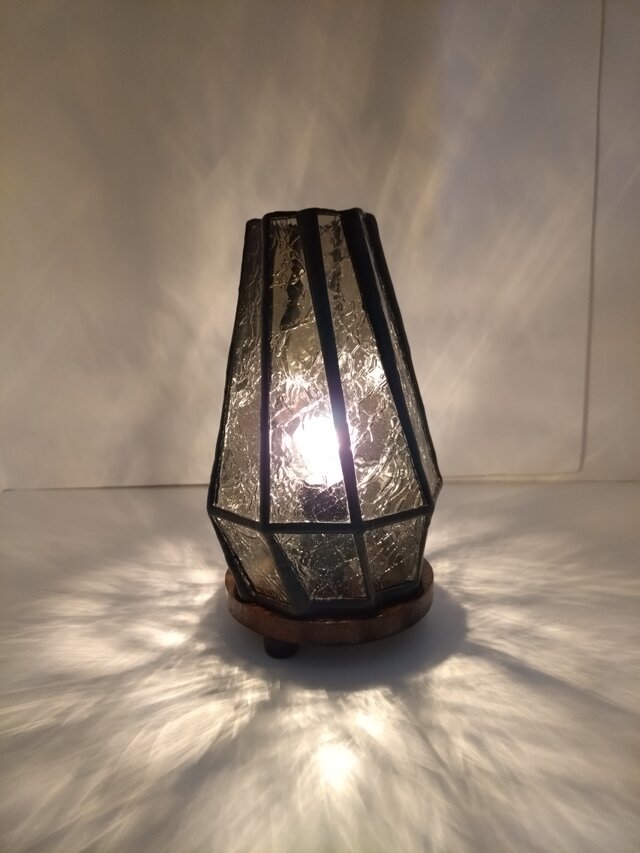 9角錐型ステンドグラスのランプ（グレー） | iichi 日々の暮らしを