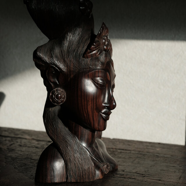 インドネシア・バリ島産◇木彫りの女神 鳥 オブジェ インテリア 工芸品