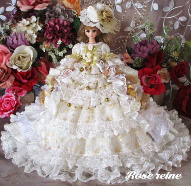 白金のアンネローゼ王妃 可憐でシックなロマンティックホワイトの