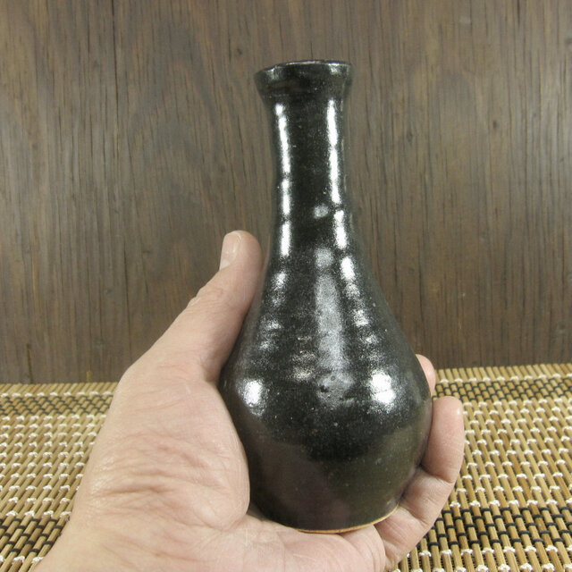陶器 お気軽一輪挿し 徳利型 黒【220307】 | iichi 日々の暮らしを