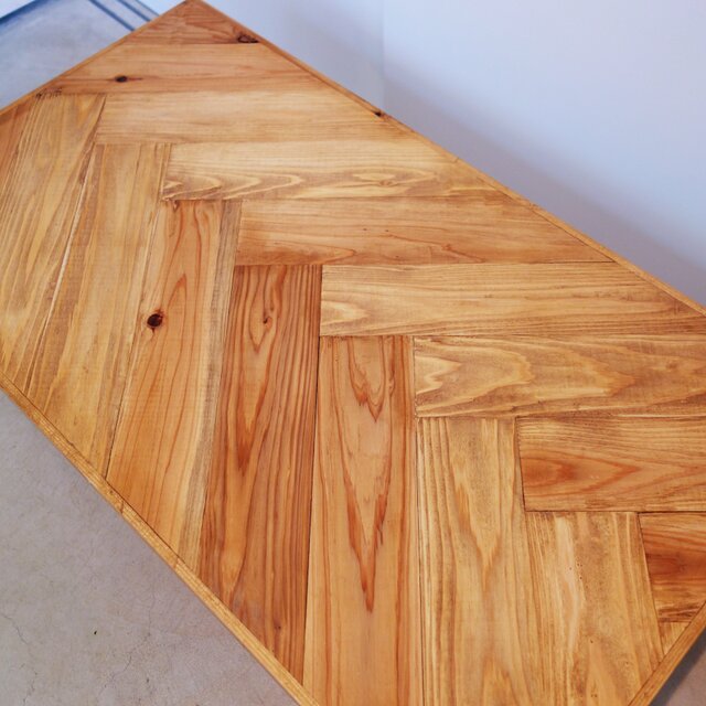 ヘリンボーンの折りたたみテーブル | iichi 日々の暮らしを心地よく