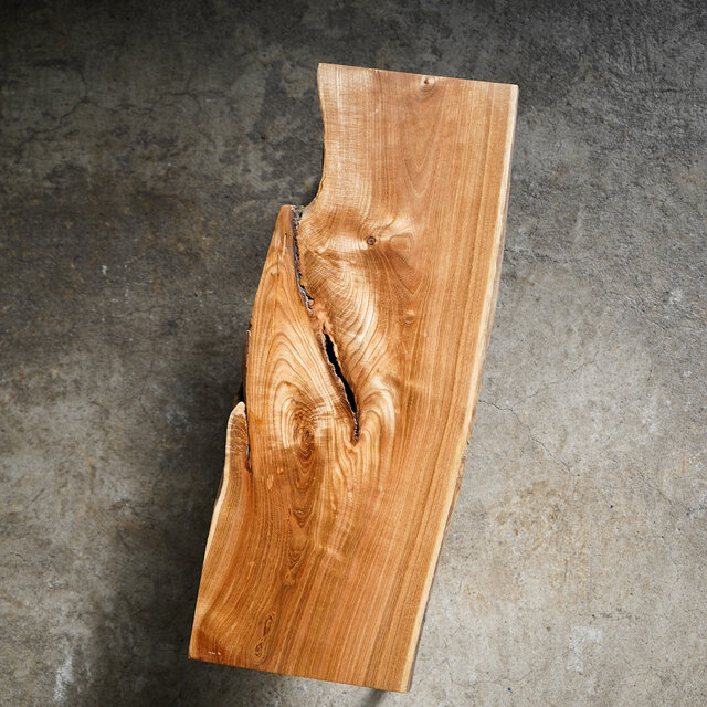 槐の一枚板 超ローテーブル | iichi 日々の暮らしを心地よくする