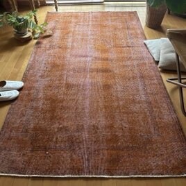 トルコヴィンテージラグ ビビットピンク オーバーダイ 118×58 模様