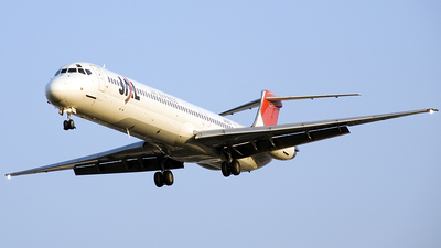 JAL Exprss旅客機MD-81 File:McDonnell Douglas MD-81 (DC-9-81), JAL