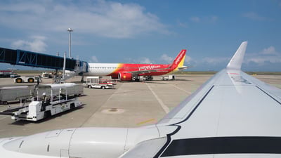 JA317J | Boeing 737-846 | Japan Airlines (JAL) | QNH1018 | JetPhotos
