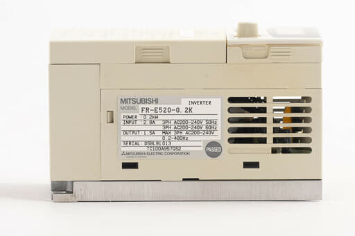 三菱 インバータ FR-E520-0.2K (通電時間38200h) | 保守部品.com