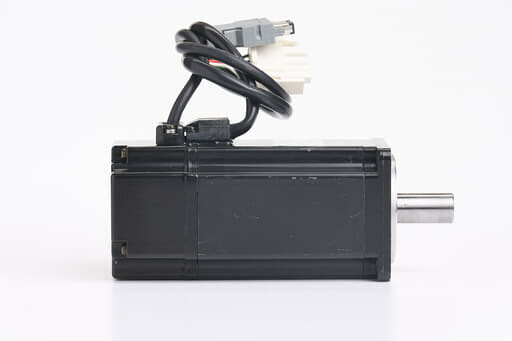 安川電機 ACサーボモータ SGMAH-04AAA21 (キズ・動作音) | 保守部品.com