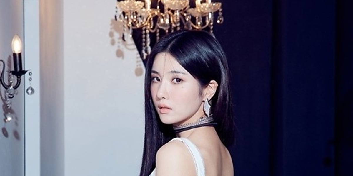 IZ*ONE出身クォン・ウンビ、1stミニアルバム「OPEN」ジャケット