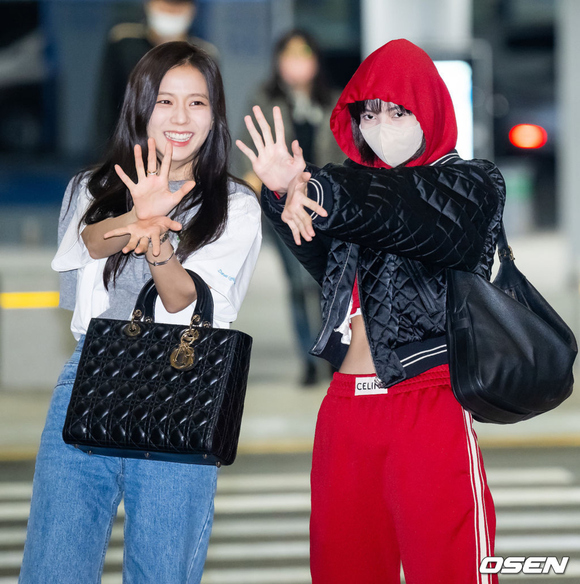 PHOTO】BLACKPINK ジェニー＆ジス＆リサ、海外スケジュールのため