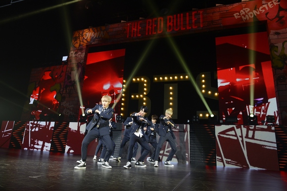 REPORT】防弾少年団「僕たち本当は甘いんです」ハードなパフォーマンス