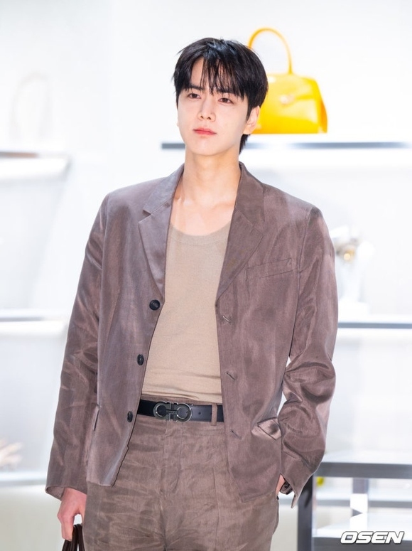 PHOTO】ATEEZのYUNHO＆THE BOYZ ヨンフン＆Girl's Day ヘリ