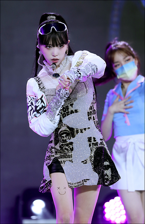 PHOTO】IZ*ONE出身チェ・イェナ、1stミニアルバム「SMiLEY」発売記念