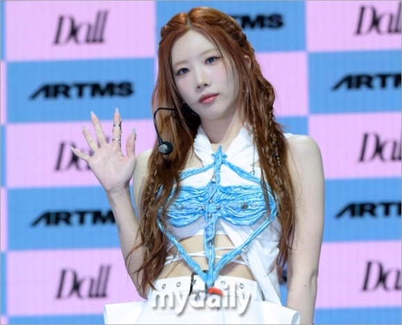 ARTMS、初の完全体アルバムをリリース！今月の少女（LOONA） の