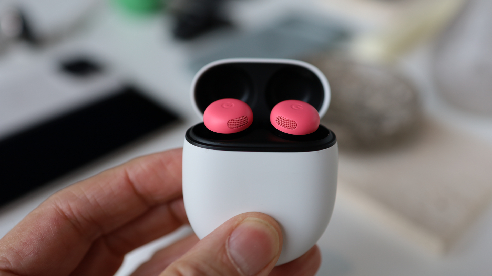 I tried the new Google Pixel Buds Pro 2, and the fit is way less