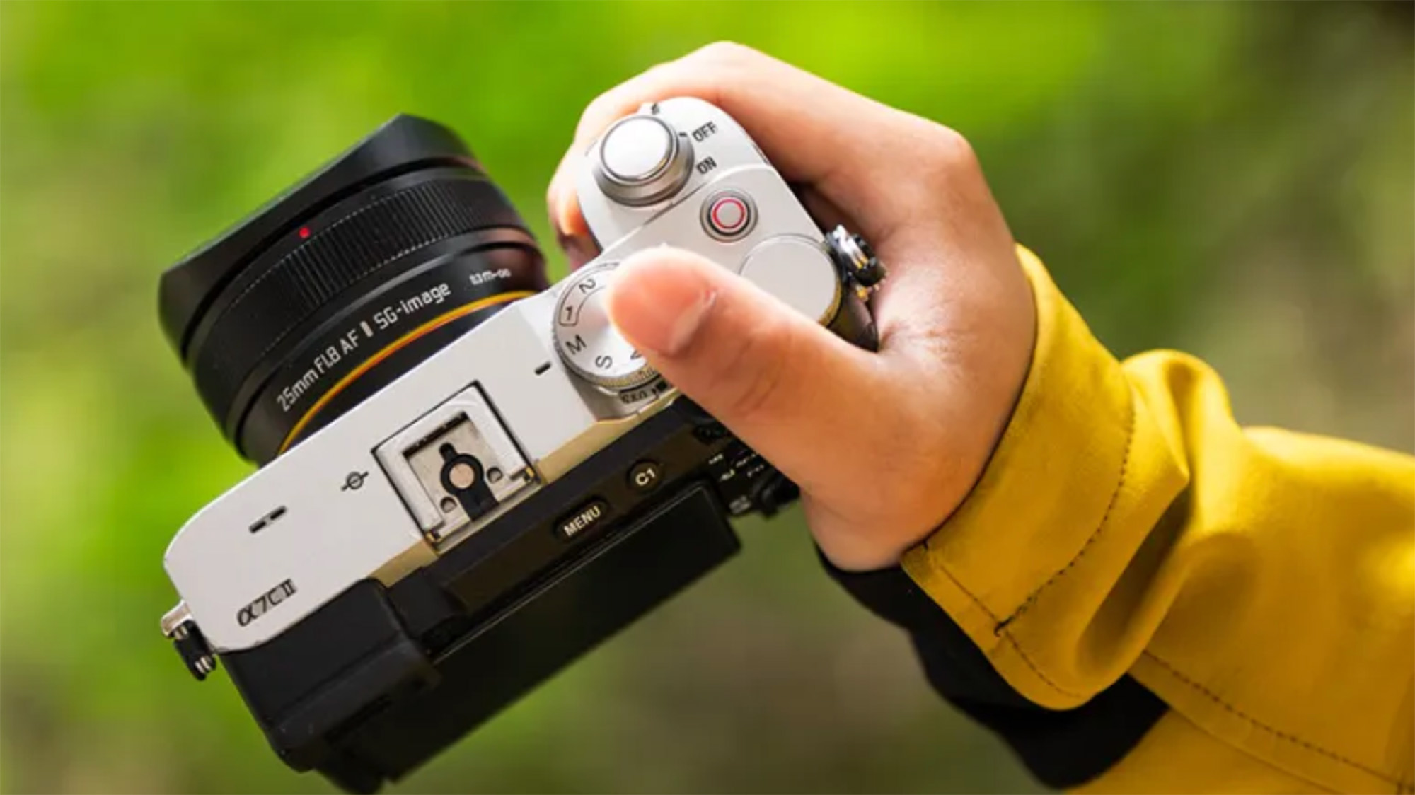This insanely cheap 25mm f/1.8 camera lens costs just US$69