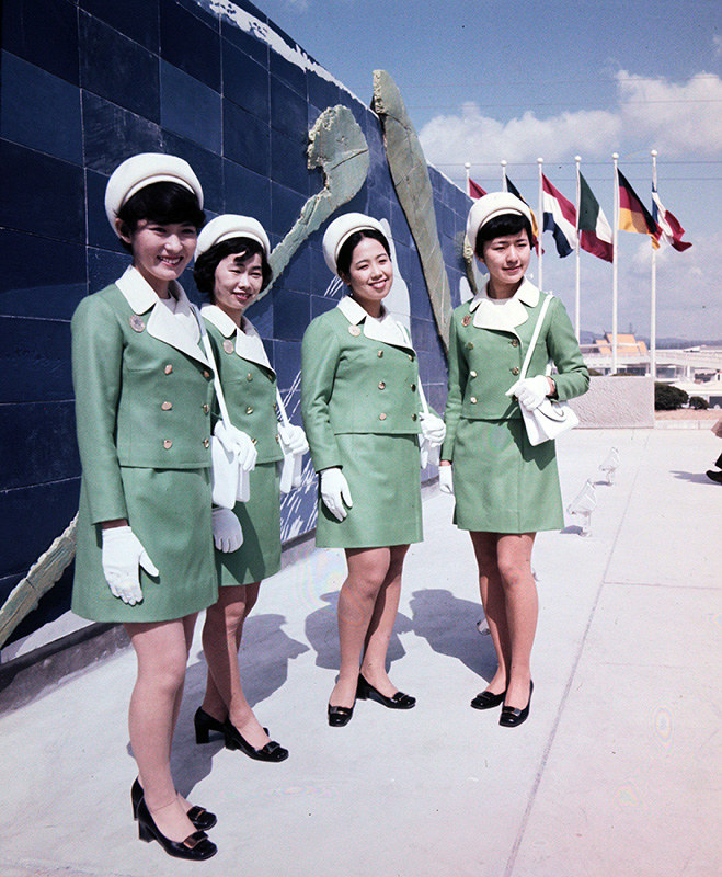 大阪万博1970：ホステス 活躍する女性たち [写真特集34/41] | 毎日新聞