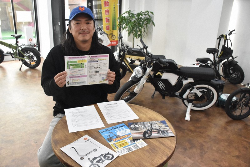 モペット取り締まりに記者が同行 呼び止められたライダーの言い分