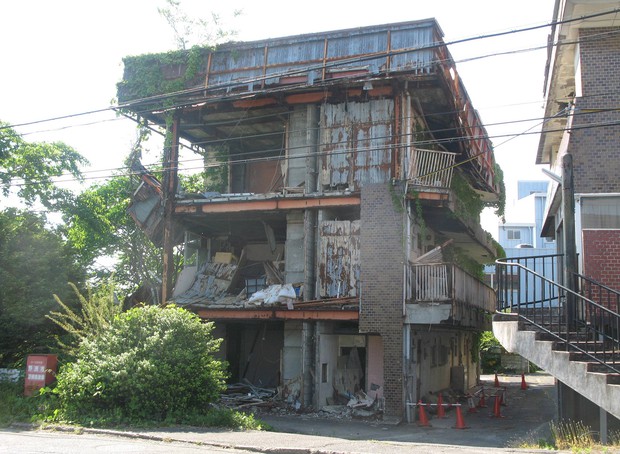 空き家＆老朽マンション：ルポ（滋賀県野洲市） “廃虚マンション”の後