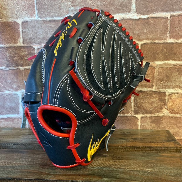 侍J・山本由伸の特別なグラブ 小さなスポーツ店から始まった物語