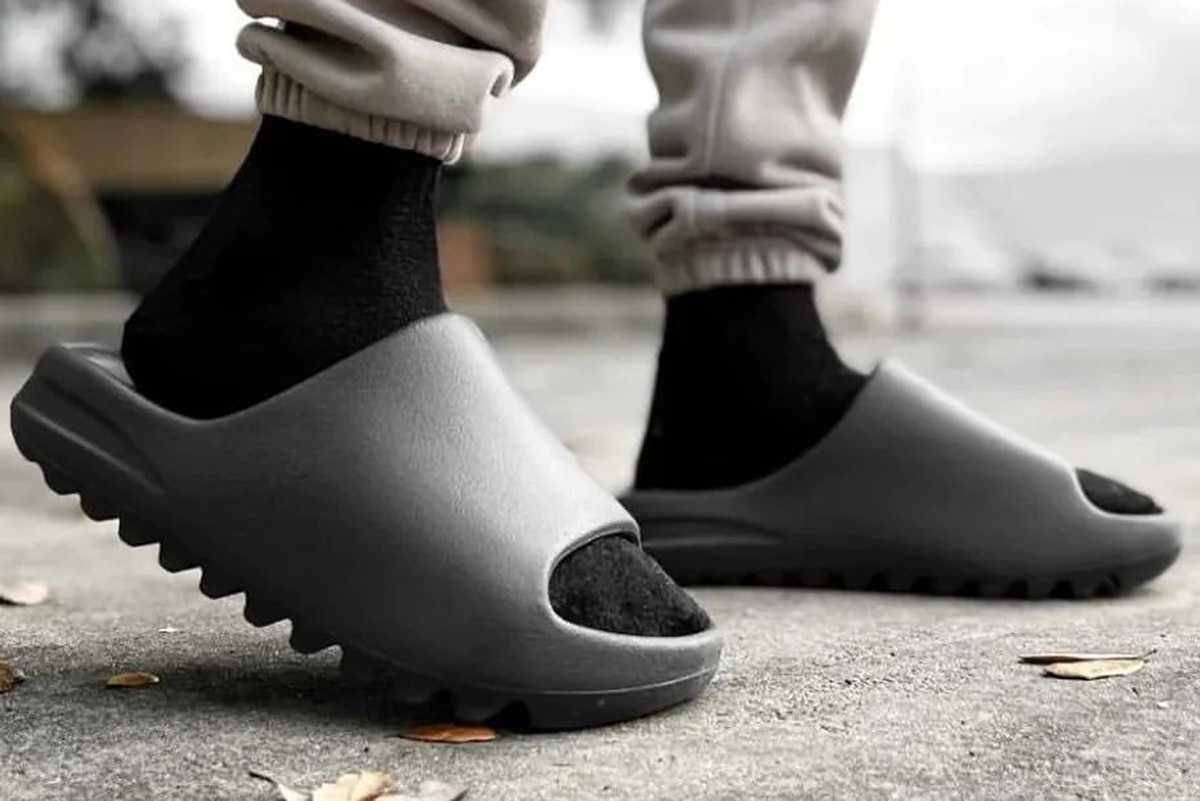 3/7発売｜adidas YEEZY Slide 