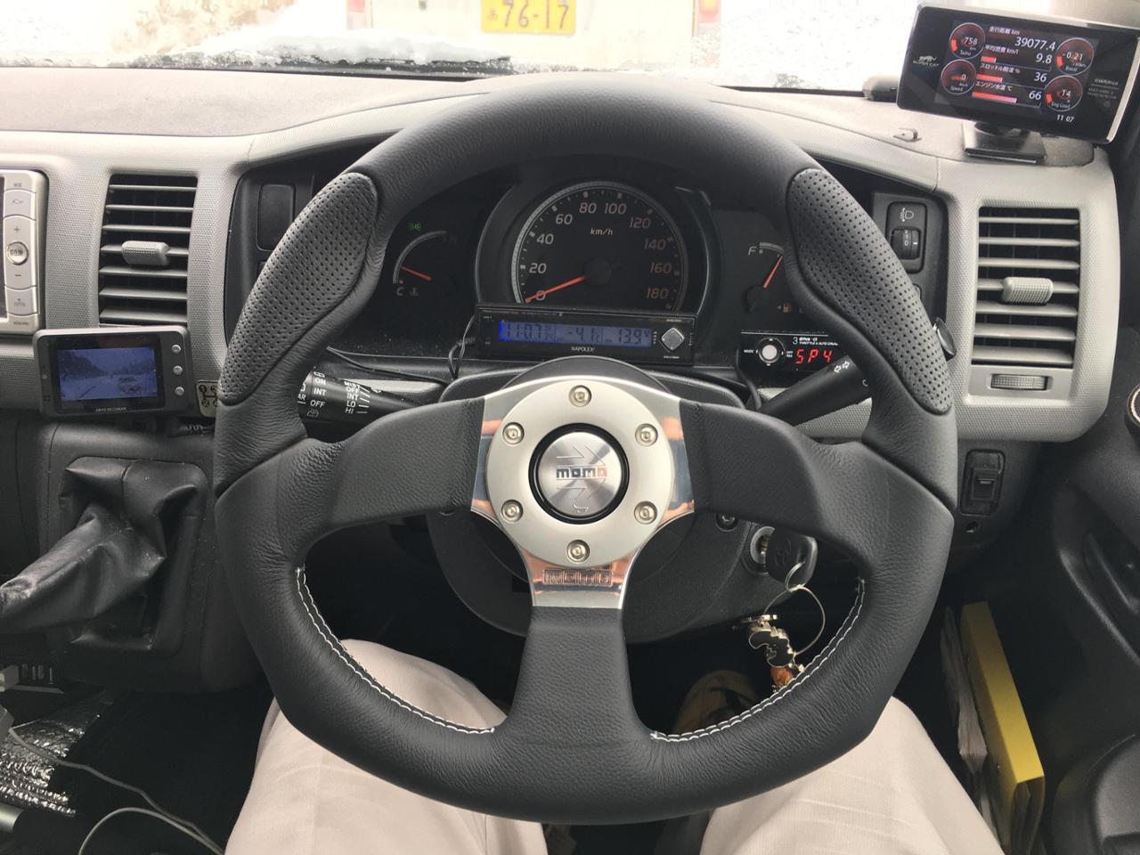 momo COMMANDO 2R (320mm) のパーツレビュー | ハイエースバン