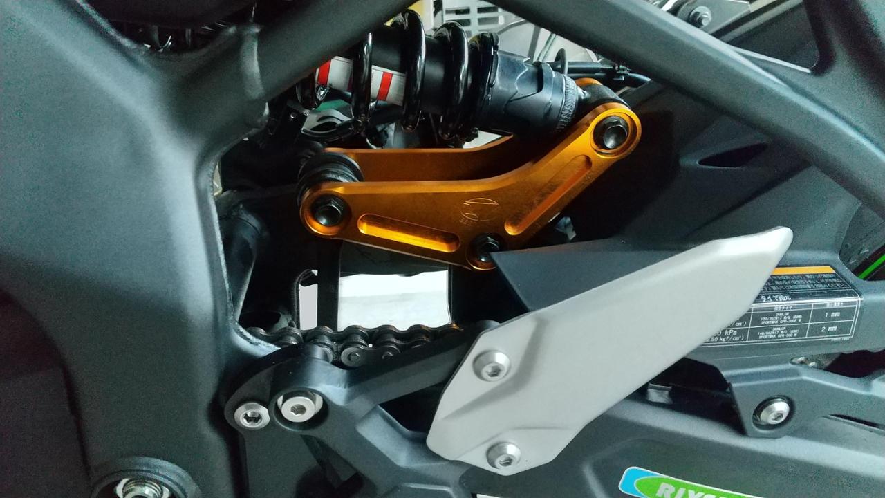 BEET JAPAN ローダウンリンクプレート のパーツレビュー | Ninja ZX-4R