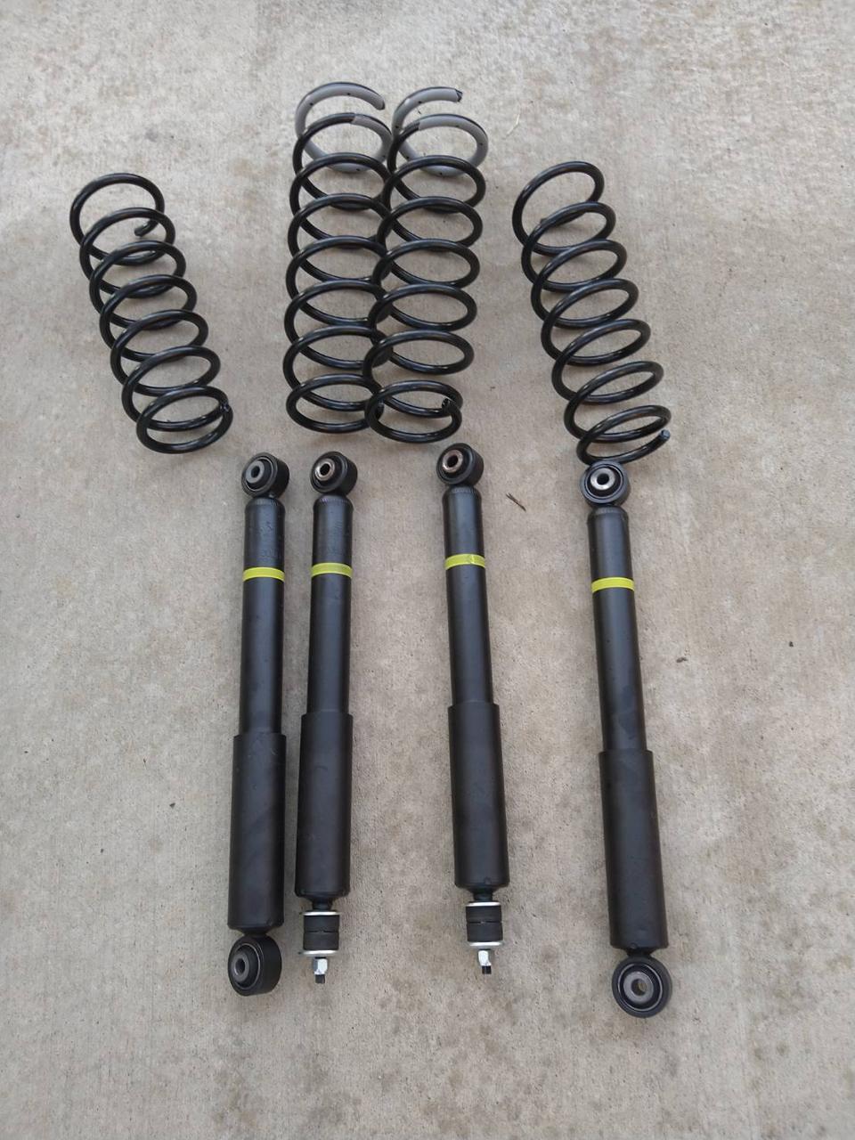 スズキ(純正) ジムニー jb64 純正 新車外し ノーマル サスペンション