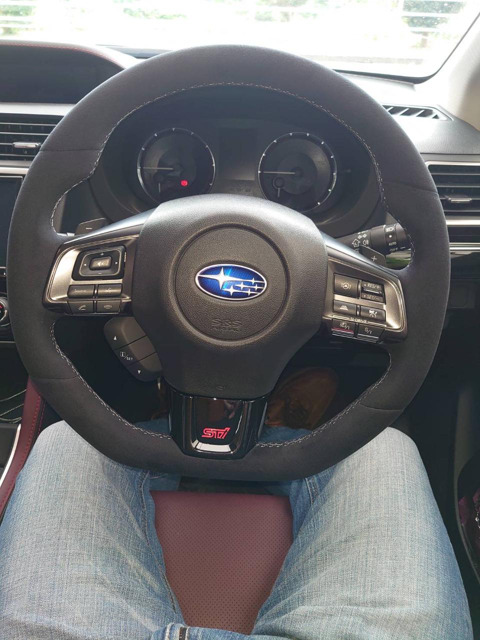 STI ステアリングホイール(ウルトラスエード) のパーツレビュー