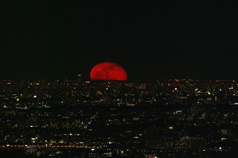 赤い月｜タビトムのブログ｜きまぐれに更新するレヴォーグのブログ