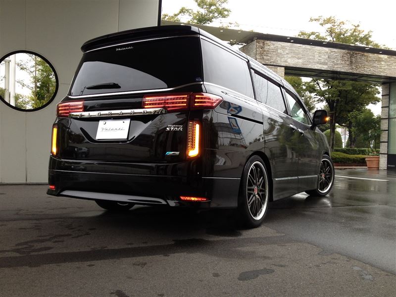 ヴァレンティ ジュエルLEDテールランプ ロア E52エルグランド用